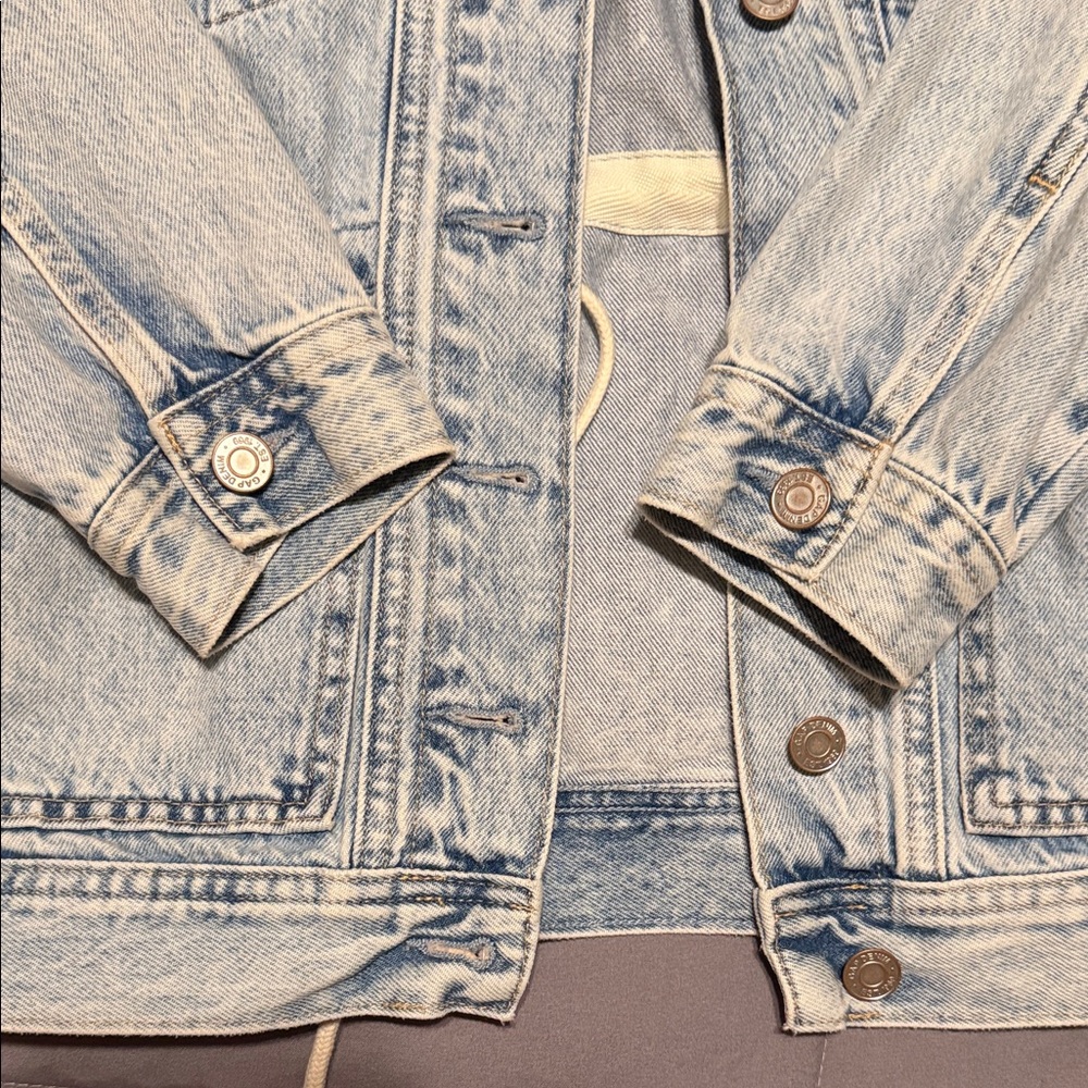 GAP Faded Blue Denim Jacket - Picture 2 of 10
